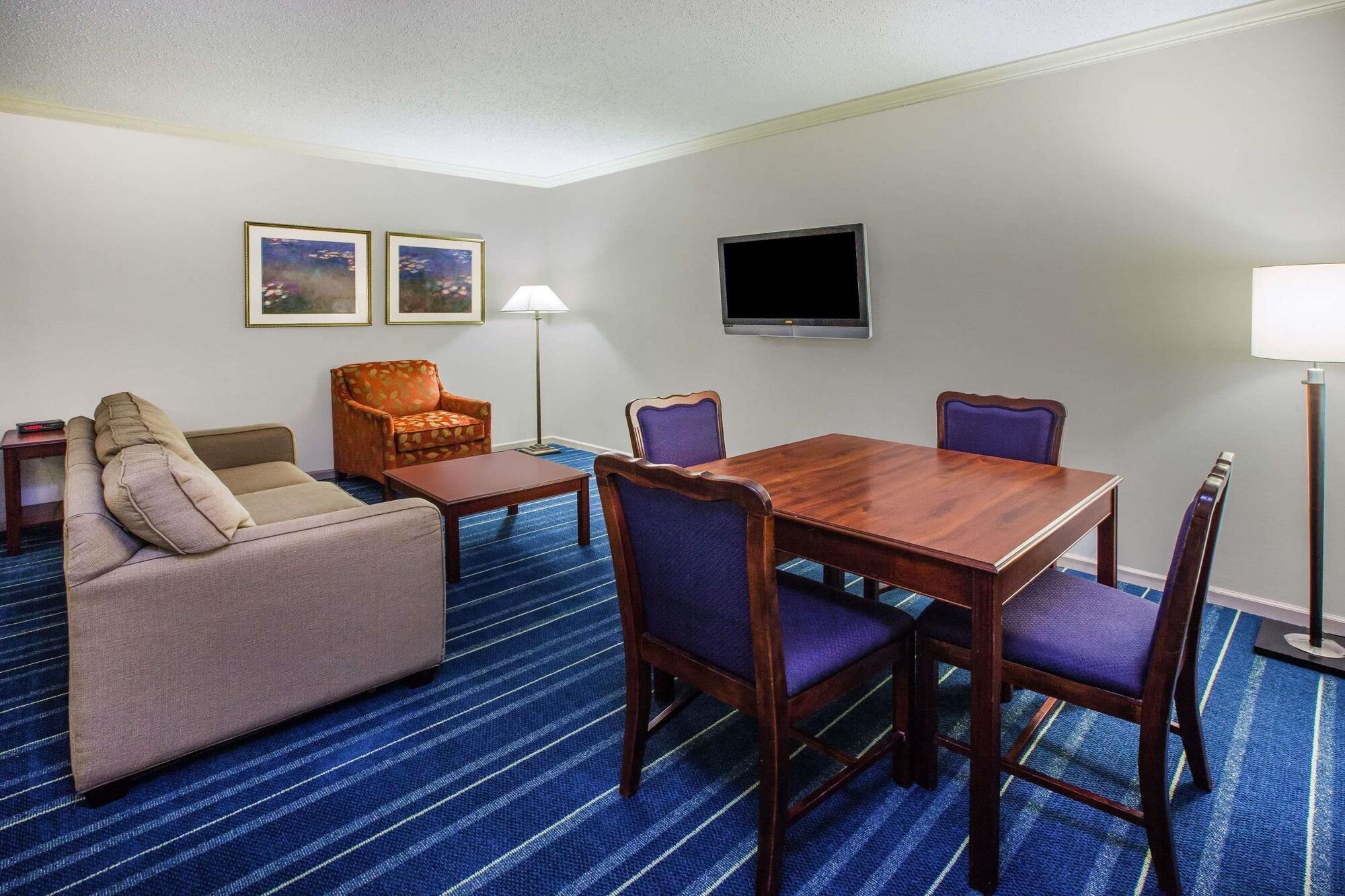 Days Inn By Wyndham Midland Exterior foto